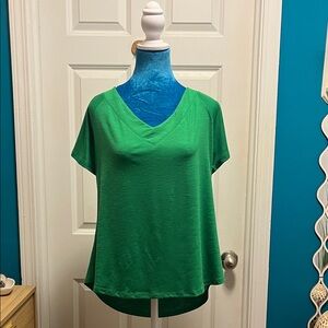 New York & Company Vibrant Green V-Neck Tee